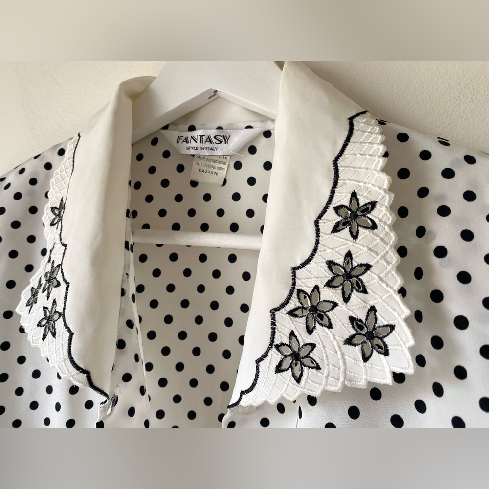 Vintage black and white polka dot print puff shoulder blouse - Picture 7 of 16